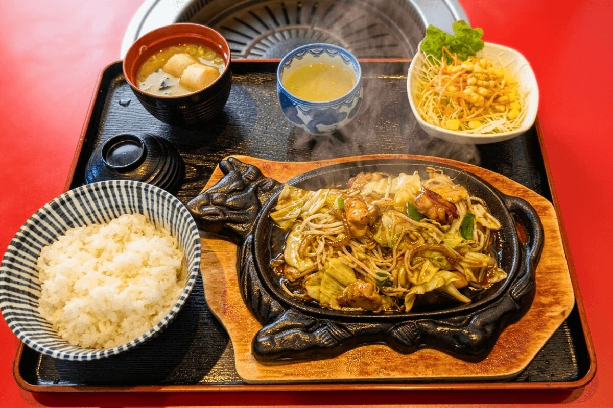 伊万里の焼肉司で人気のホルモン定食ランチ